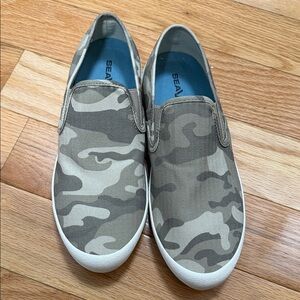 SeaVees Men's Camouflage Loafers Mens size 8 like new slip ons